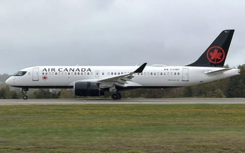 Zdjęcie: A220-300 · Air Canada, z boku